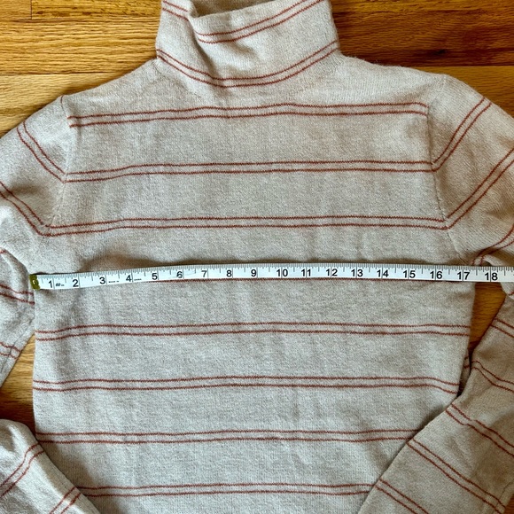 Cozy, soft boutique turtleneck sweater ♥️🧡 - Picture 6 of 7